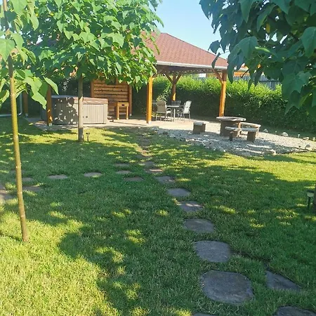 Zso-ze Apartment Tiszafured